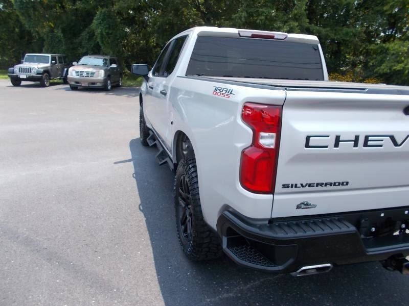 Used 2021 Chevrolet Silverado 1500 Custom Trail Boss w/ LPO, Dark Essentials Package AWD/4WD image 4