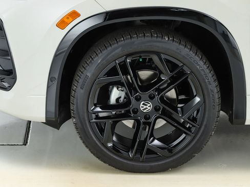 New 2026 Volkswagen Tiguan SE R-Line image 44