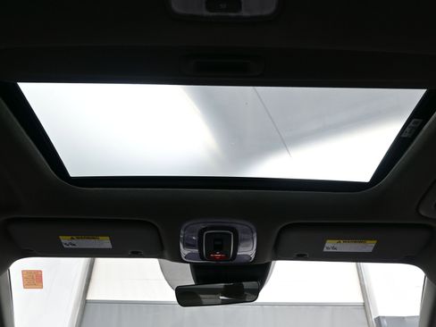 Certified 2025 Hyundai Elantra SEL image 16