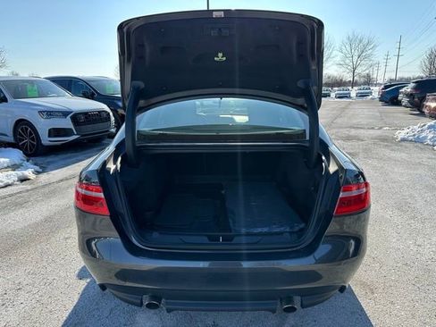 Used 2019 Jaguar XE Premium image 37