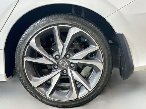 Used 2019 Honda Civic Touring image 31