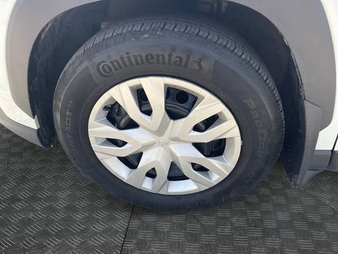 Used 2025 Toyota Corolla Cross L AWD/4WD image 14