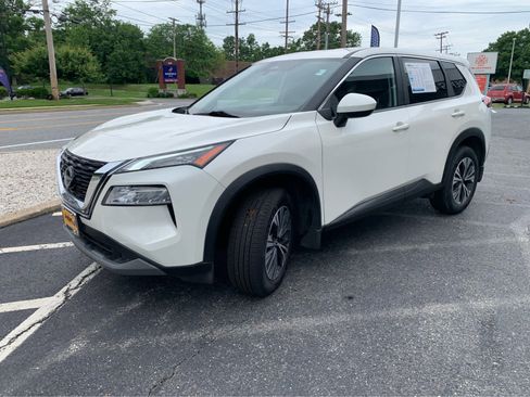 Used 2023 Nissan Rogue SV AWD/4WD image 3