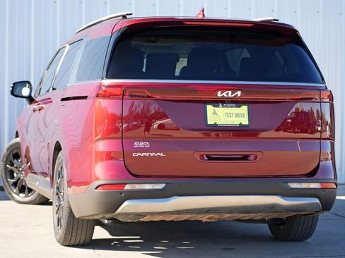 Used 2024 Kia Carnival SX Prestige image 5