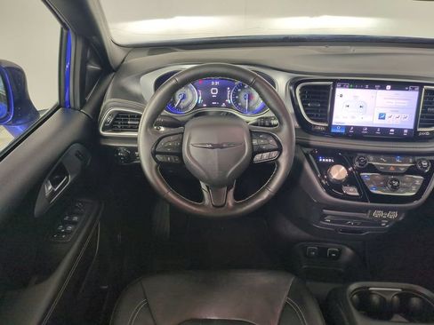 Used 2021 Chrysler Pacifica Touring-L w/ Uconnect Theater Family Group FWD image 20