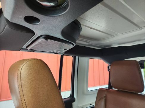 Used 2017 Jeep Wrangler Unlimited Sahara w/ Connectivity Group AWD/4WD image 23
