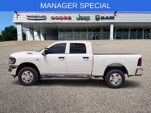 New 2026 RAM 2500 Tradesman AWD/4WD image 3