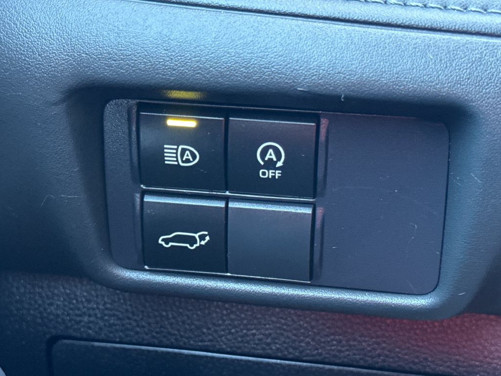 Used 2024 Toyota Highlander XLE AWD/4WD image 33