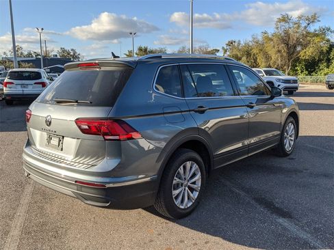 Certified 2022 Volkswagen Tiguan SE image 6