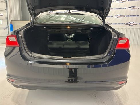 Used 2023 Chevrolet Malibu LT FWD image 35