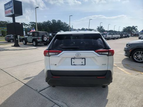 Used 2021 Toyota RAV4 XLE Premium FWD image 4