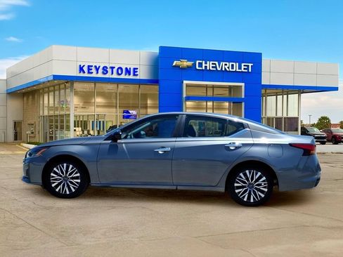 Used 2025 Nissan Altima 2.5 SV FWD image 4