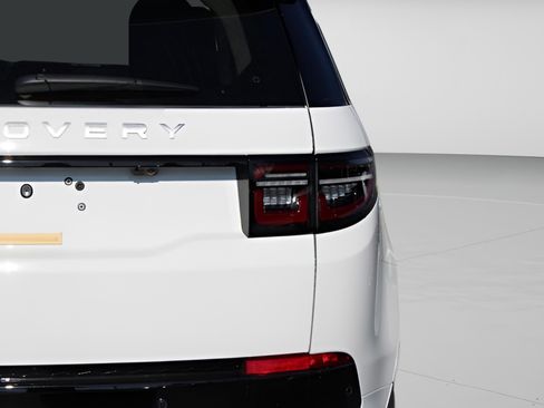 Used 2025 Land Rover Discovery Sport S image 12