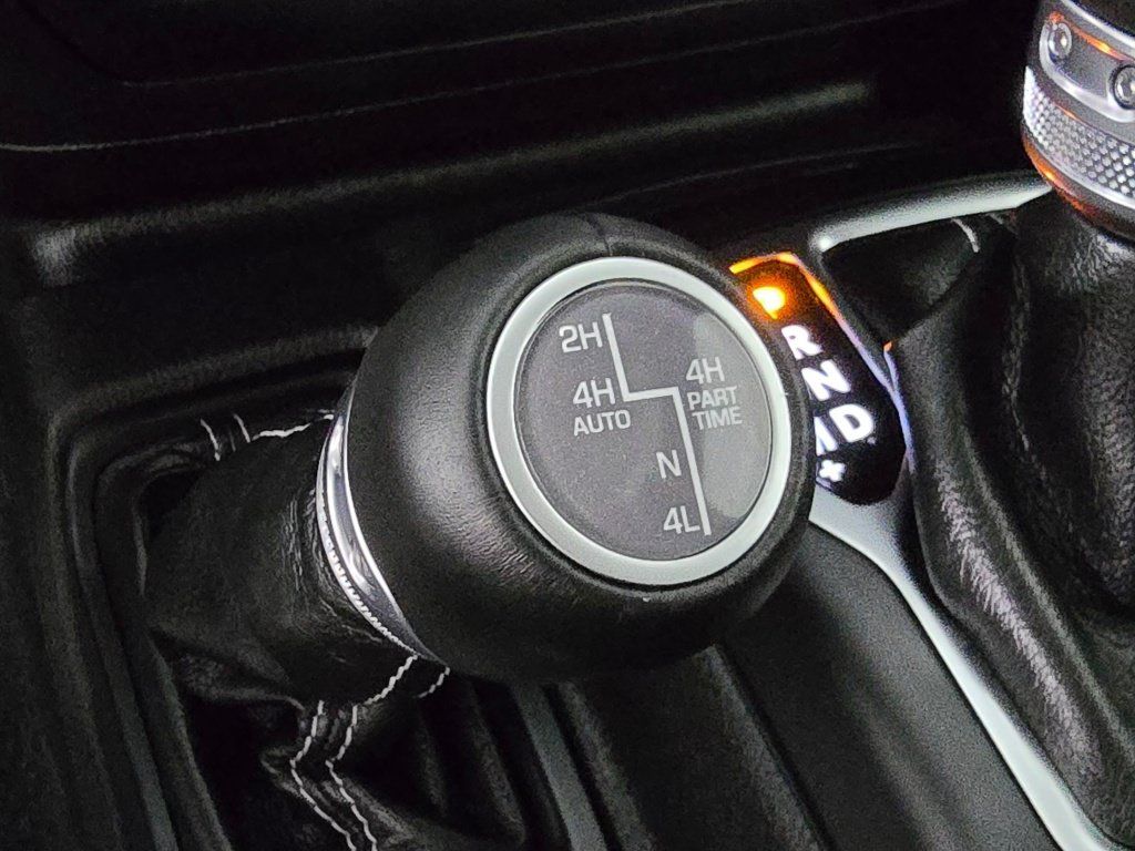 Used 2023 Jeep Wrangler Unlimited Sahara AWD/4WD image 32