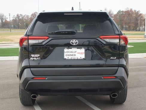Used 2023 Toyota RAV4 XLE image 3