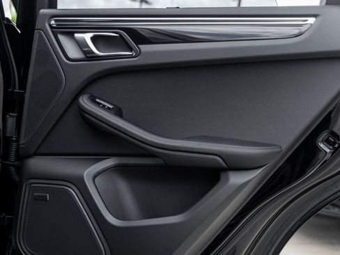 Certified 2026 Porsche Macan S AWD/4WD image 34