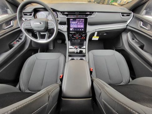 New 2025 Jeep Grand Cherokee Laredo w/ Luxury Tech Group I image 22