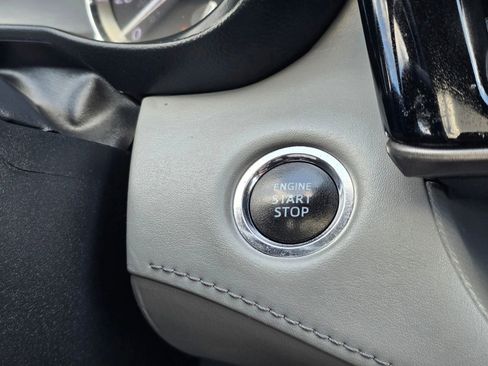 Used 2022 Toyota Highlander XLE AWD/4WD image 36