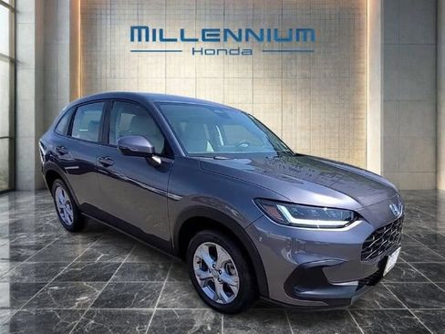 Used 2023 Honda HR-V LX image 6