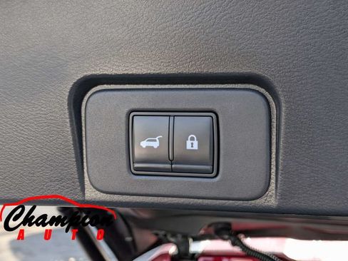 Used 2022 Nissan Rogue SV w/ SV Premium Package FWD image 16