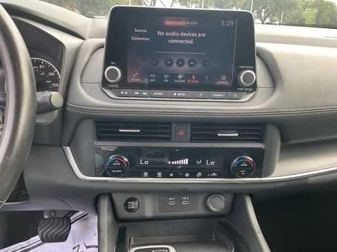 Used 2025 Nissan Rogue SV FWD image 30