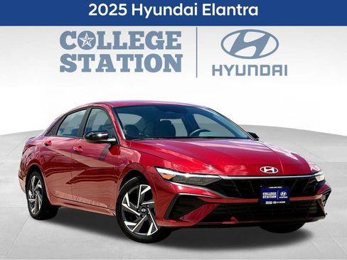 Used 2025 Hyundai Elantra Sport FWD image 3