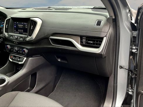 Used 2024 GMC Terrain SLE w/ Driver Convenience Package image 18