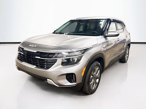Used 2024 Kia Seltos LX AWD/4WD image 3