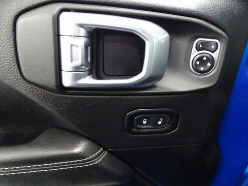 Certified 2022 Jeep Wrangler Unlimited Sahara w/ Safety Group image 9