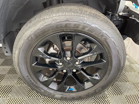 Used 2023 Jeep Wrangler Unlimited Sahara image 36