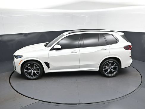 Certified 2026 BMW X5 xDrive40i w/ M Sport Package AWD/4WD image 32