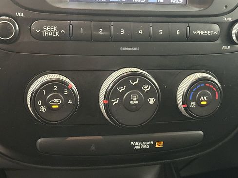 Used 2018 Kia Soul FWD image 19