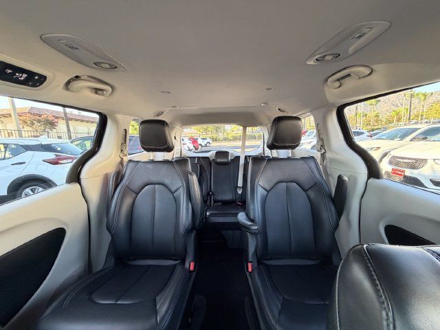 Used 2024 Chrysler Pacifica Limited FWD image 33