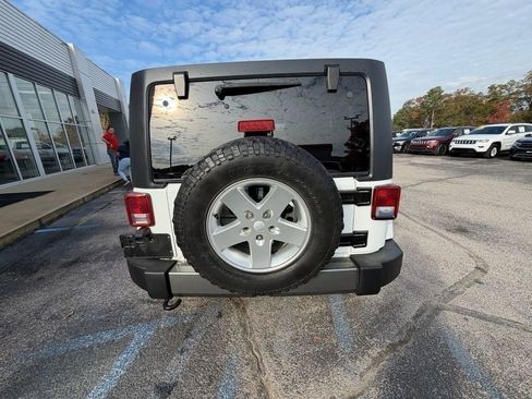 Used 2014 Jeep Wrangler Freedom Edition image 7