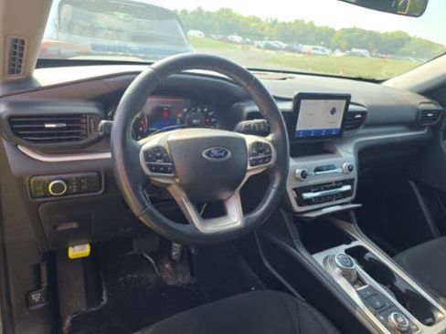 Used 2023 Ford Explorer XLT image 9