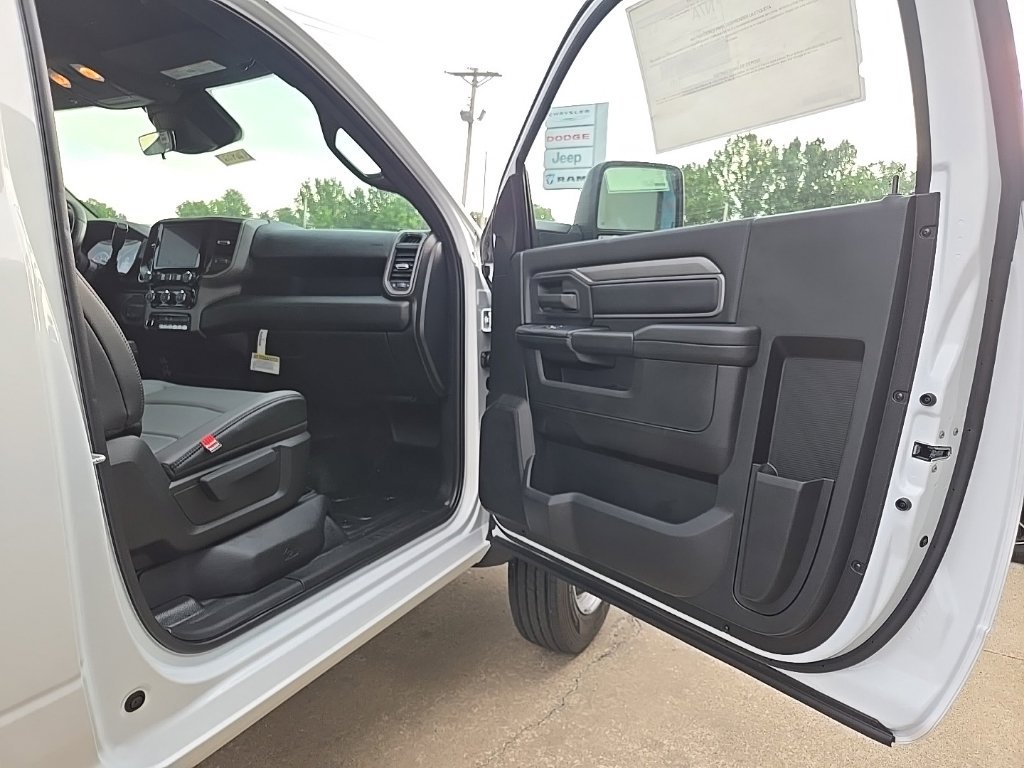 New 2026 RAM 5500 Tradesman w/ Chrome Appearance Group AWD/4WD image 79