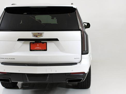 Used 2025 Cadillac Escalade ESV Sport Platinum RWD image 18