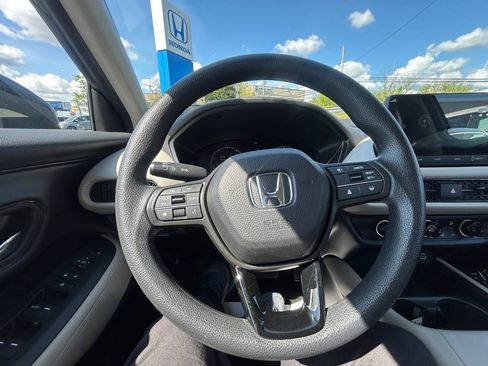 Certified 2023 Honda HR-V LX image 27