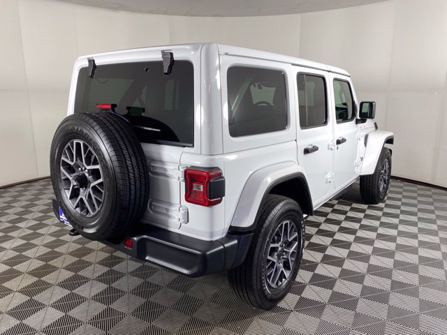 Used 2026 Jeep Wrangler Unlimited Sahara AWD/4WD image 8