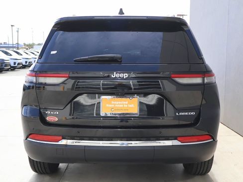 Used 2025 Jeep Grand Cherokee Laredo w/ Trailer Tow Package AWD/4WD image 4