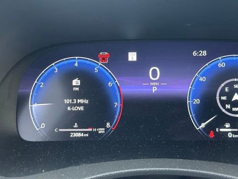 Used 2023 Toyota Highlander Limited image 14