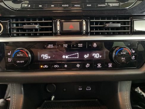 Used 2023 Nissan Pathfinder Platinum image 5