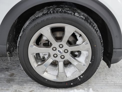 Used 2020 Ford Explorer Platinum w/ Premium Technology Package image 15