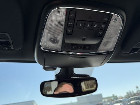 Used 2018 Jeep Grand Cherokee Overland image 34