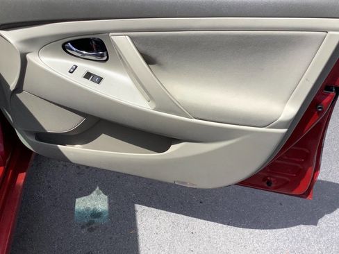 Used 2010 Toyota Camry LE FWD image 34