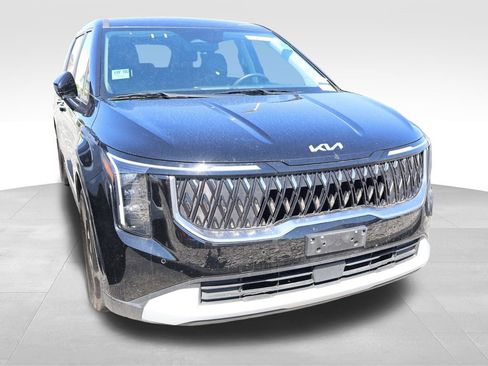 Used 2025 Kia Carnival FWD image 8