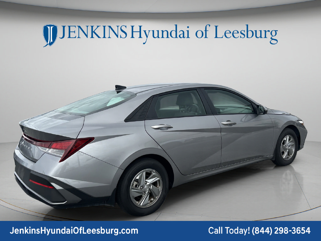 New 2026 Hyundai Elantra SE FWD image 5
