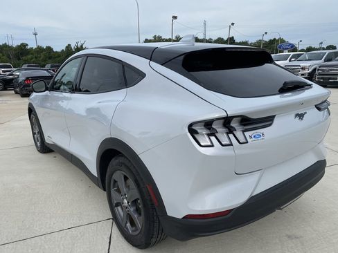 Used 2021 Ford Mustang Mach-E Select image 4