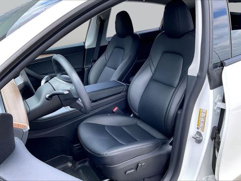 Used 2023 Tesla Model Y AWD image 7