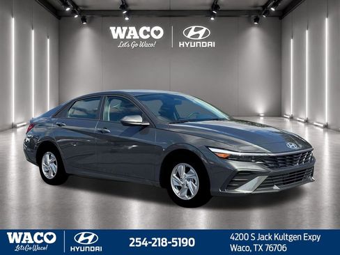 Used 2026 Hyundai Elantra SE FWD image 12